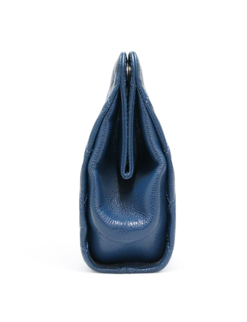 Pochette CHANEL matelassée bleue