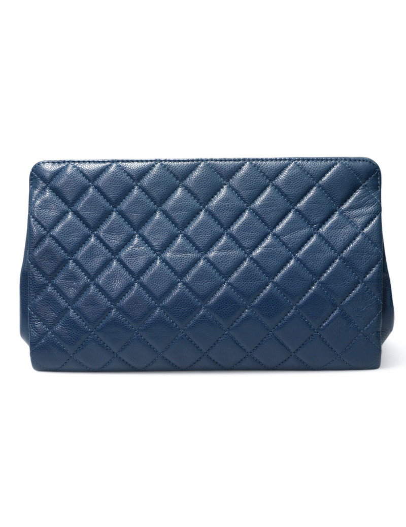 Pochette CHANEL matelassée bleue