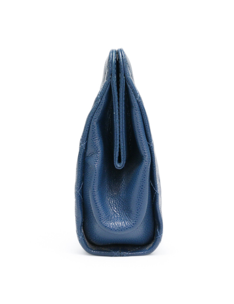 Pochette CHANEL matelassée bleue