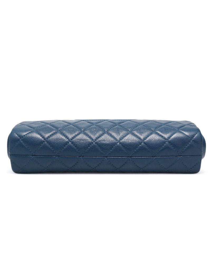 Pochette CHANEL matelassée bleue