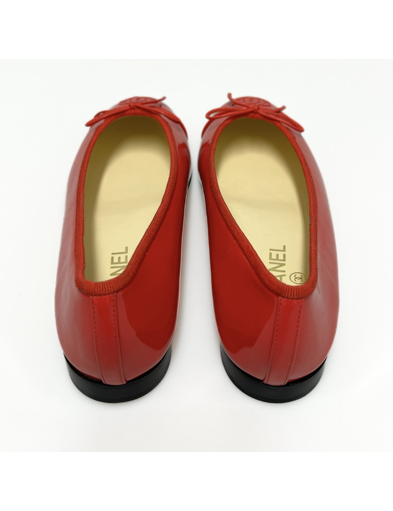 Ballerines Chanel vernies T38,5 : livrées dans leur boîte d'origine