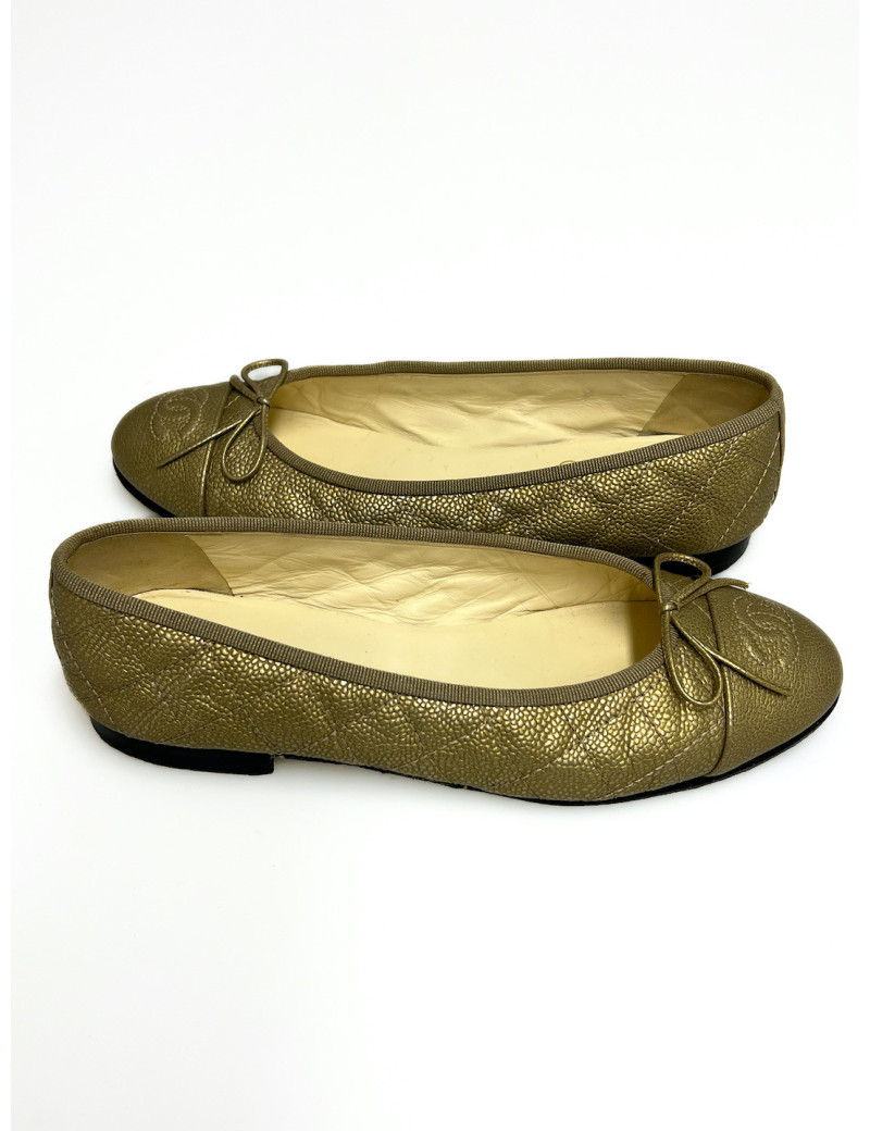 Ballerines T 37,5 CHANEL matelassées dorées