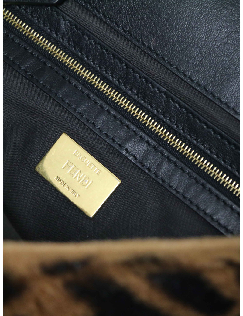 Sac baguette FENDI mouton imprimé FF marron noir