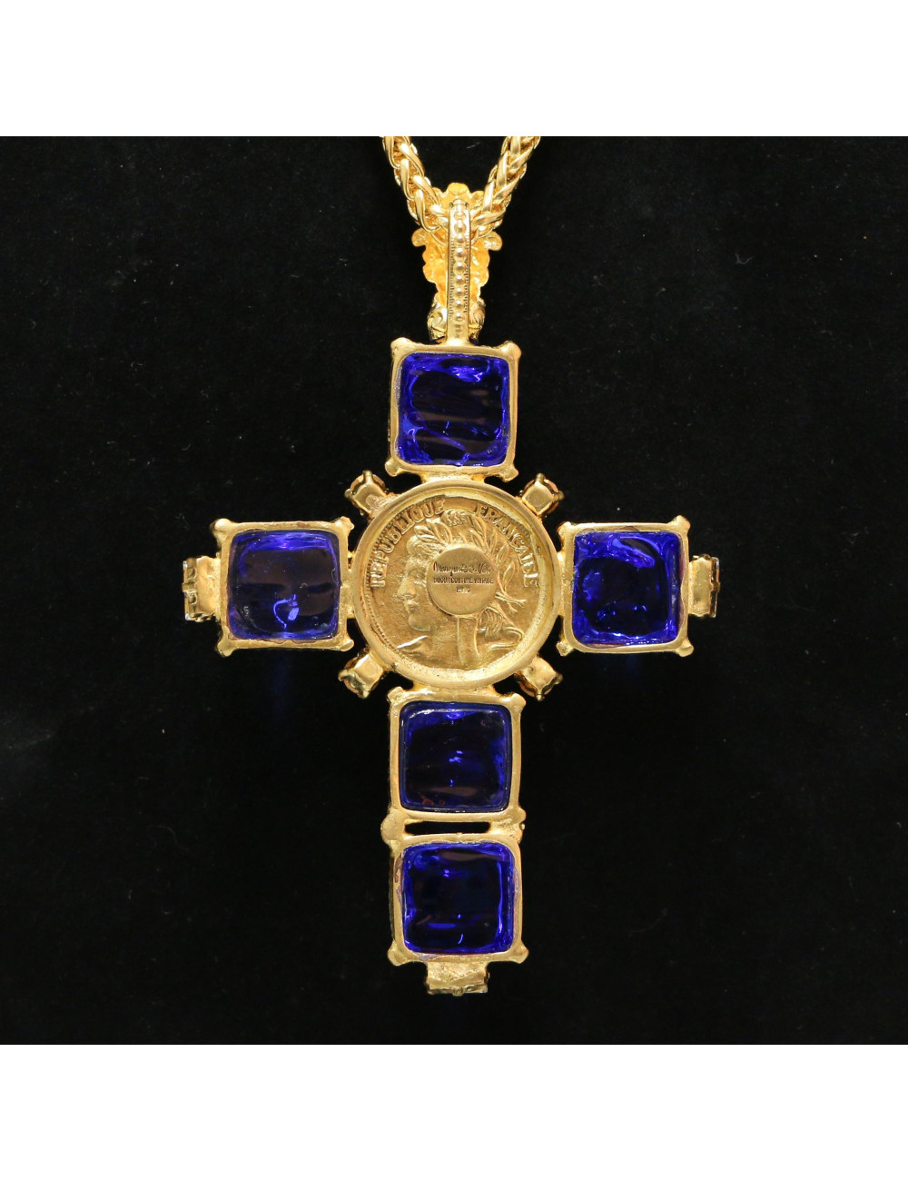 Pate de verre MARGUERITE DE VALOIS sautoir croix