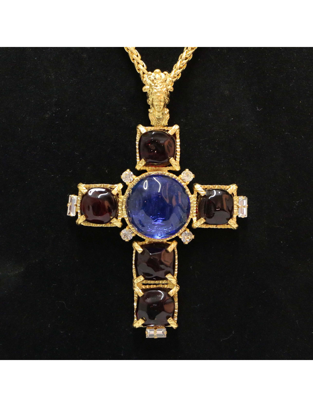 Marguerite de Valois pendentif croix en pâte de verre colorée