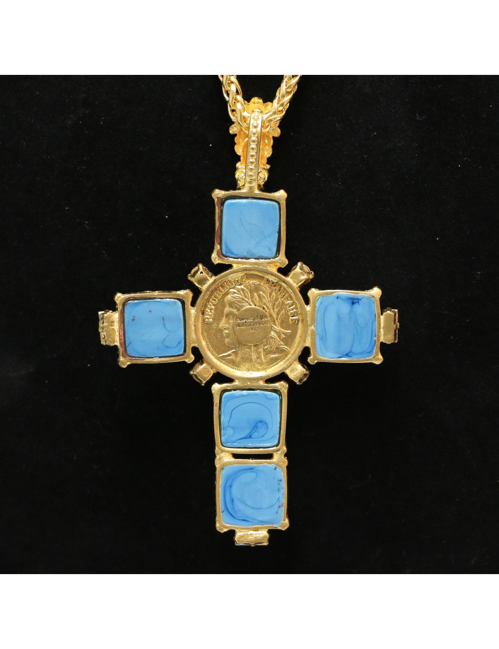 Croix Marguerite de Valois en pâte de verre réalisée à la main