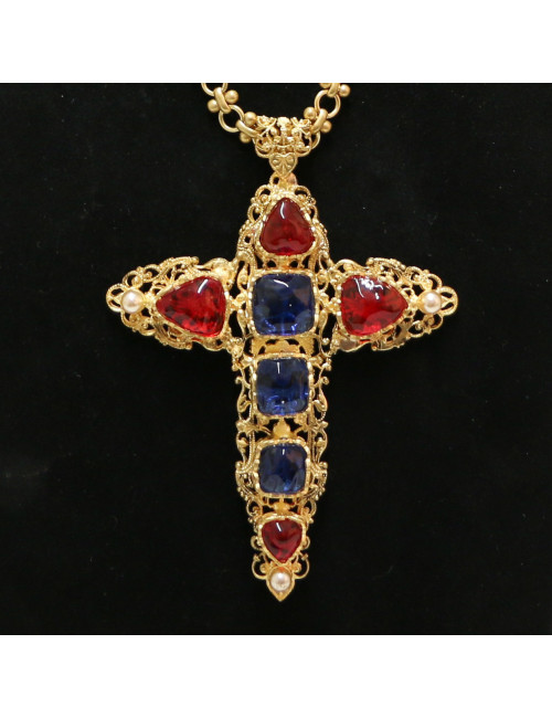 Bijou Couture croix Marguerite de Valois réalisé entièrement à la main