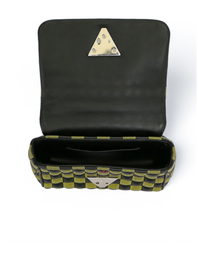 Sac Twist BB Louis Vuitton disponible en seconde main de luxe