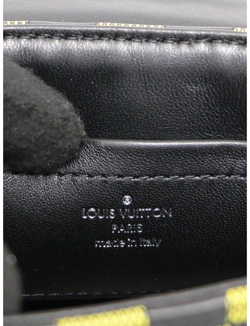 Sac Twist BB Louis Vuitton disponible en seconde main de luxe