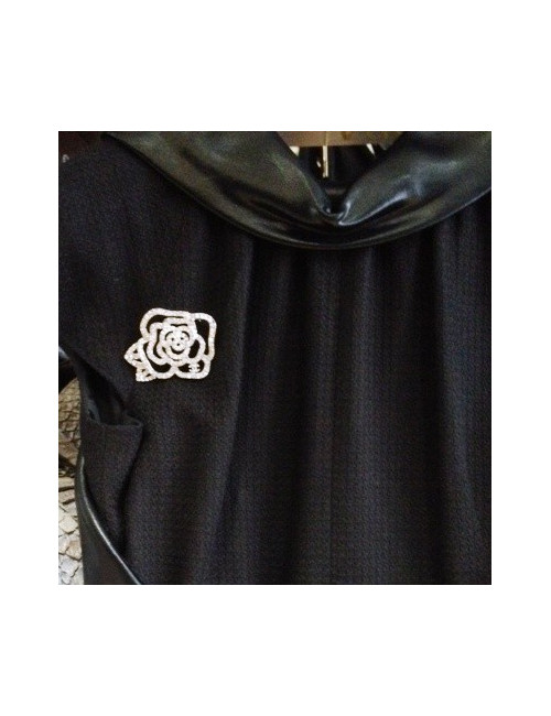 Broche camélia CHANEL strass