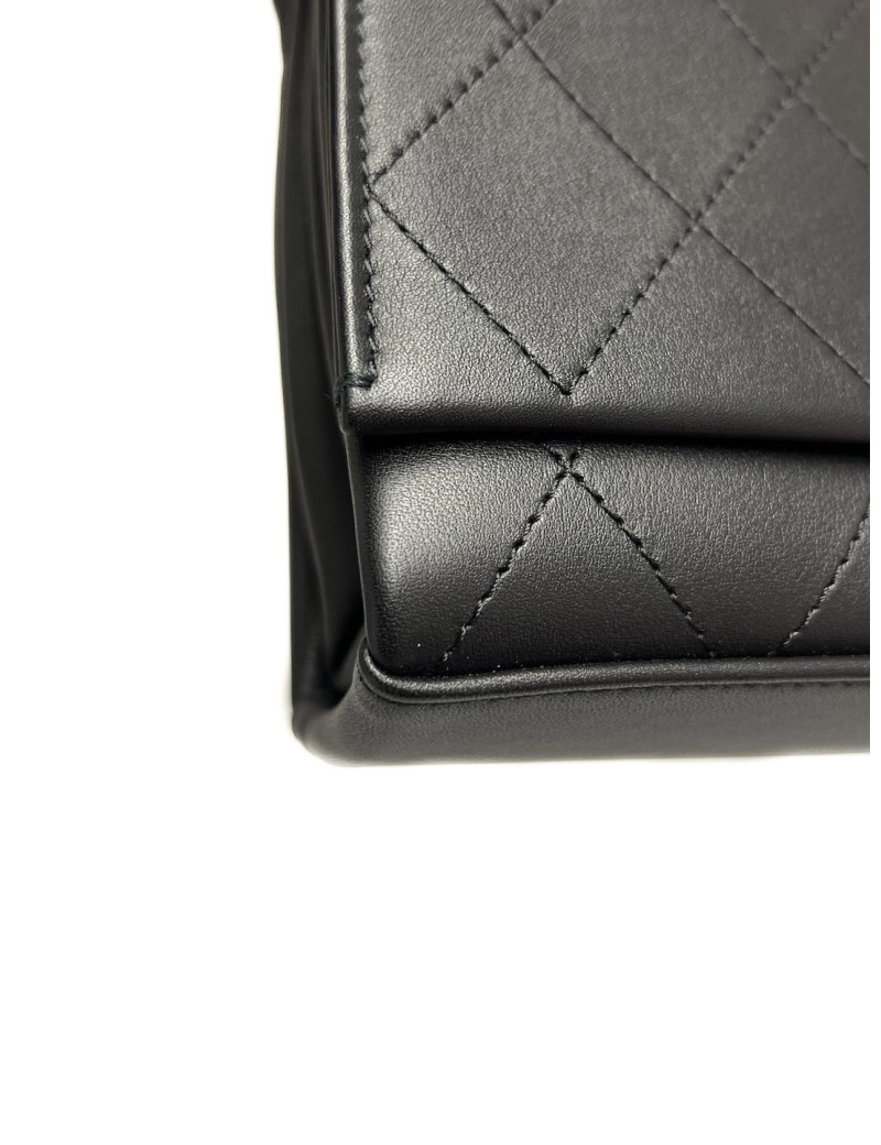 Sac CHANEL à rabat cuir noir