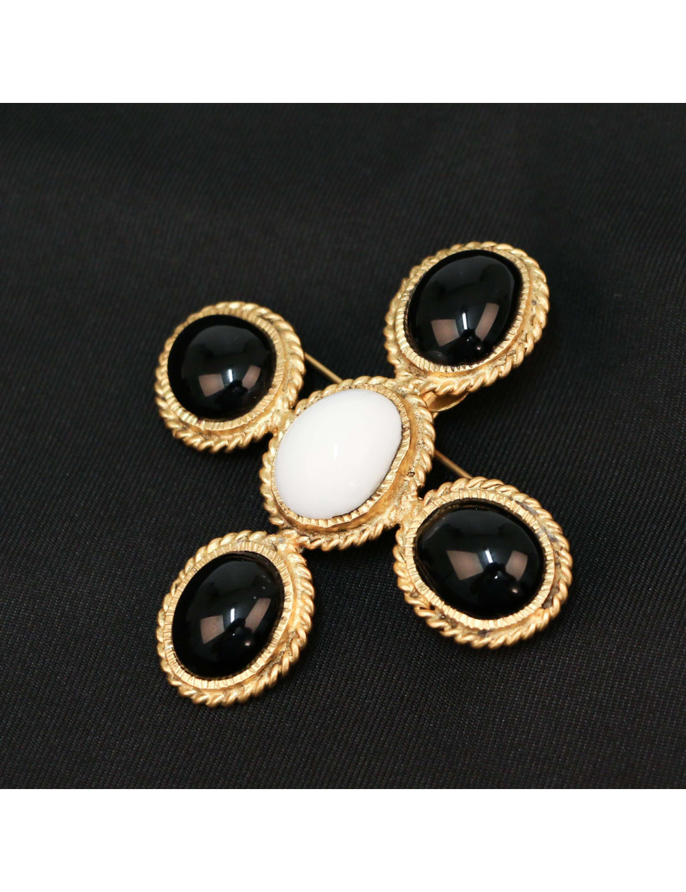 Marguerite de valois broche croix chez Valois Vintage. Occasion