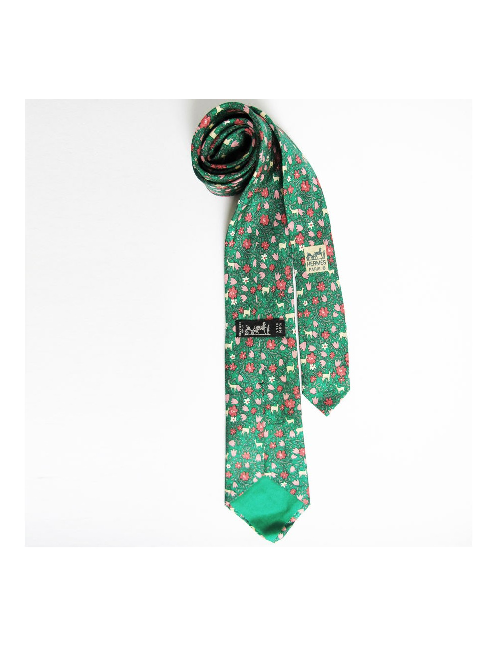 Cravate HERMES en soie verte motifs fleurs et cerfs