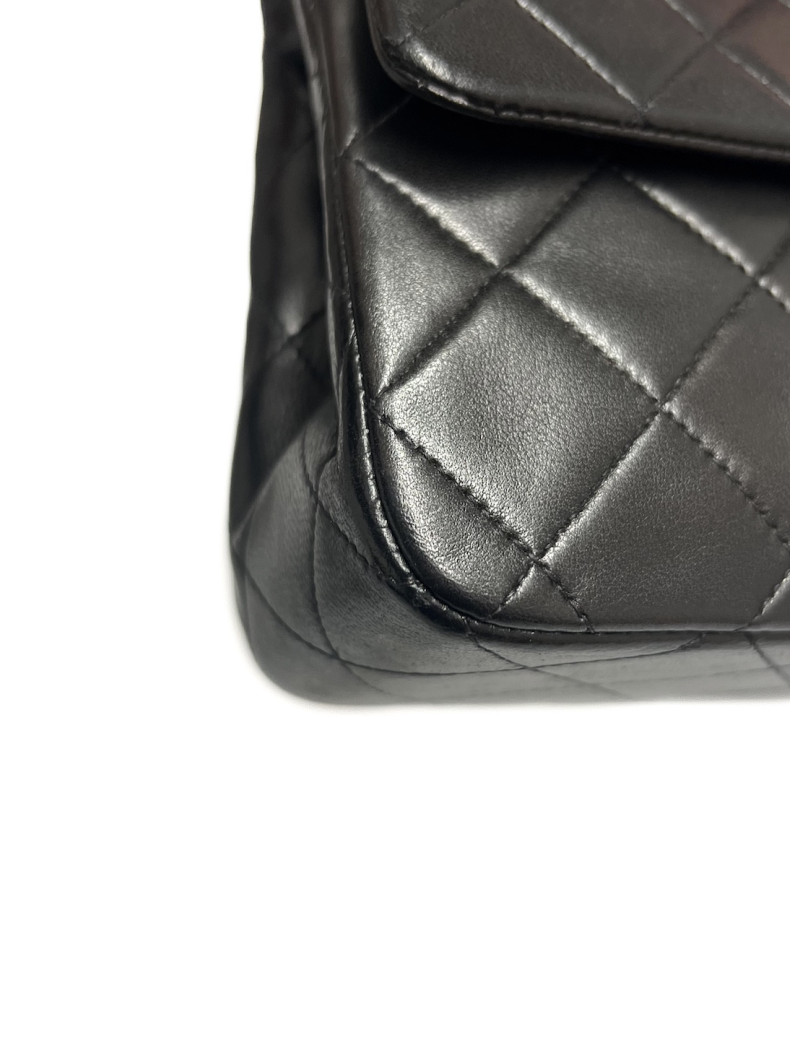 Sac timeless 23 Chanel noir : livré dans sa boîte Chanel d'origine