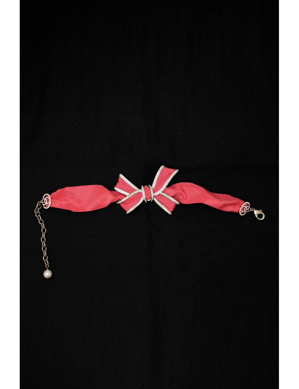 Collier CHANEL noeud satin métal doré strass