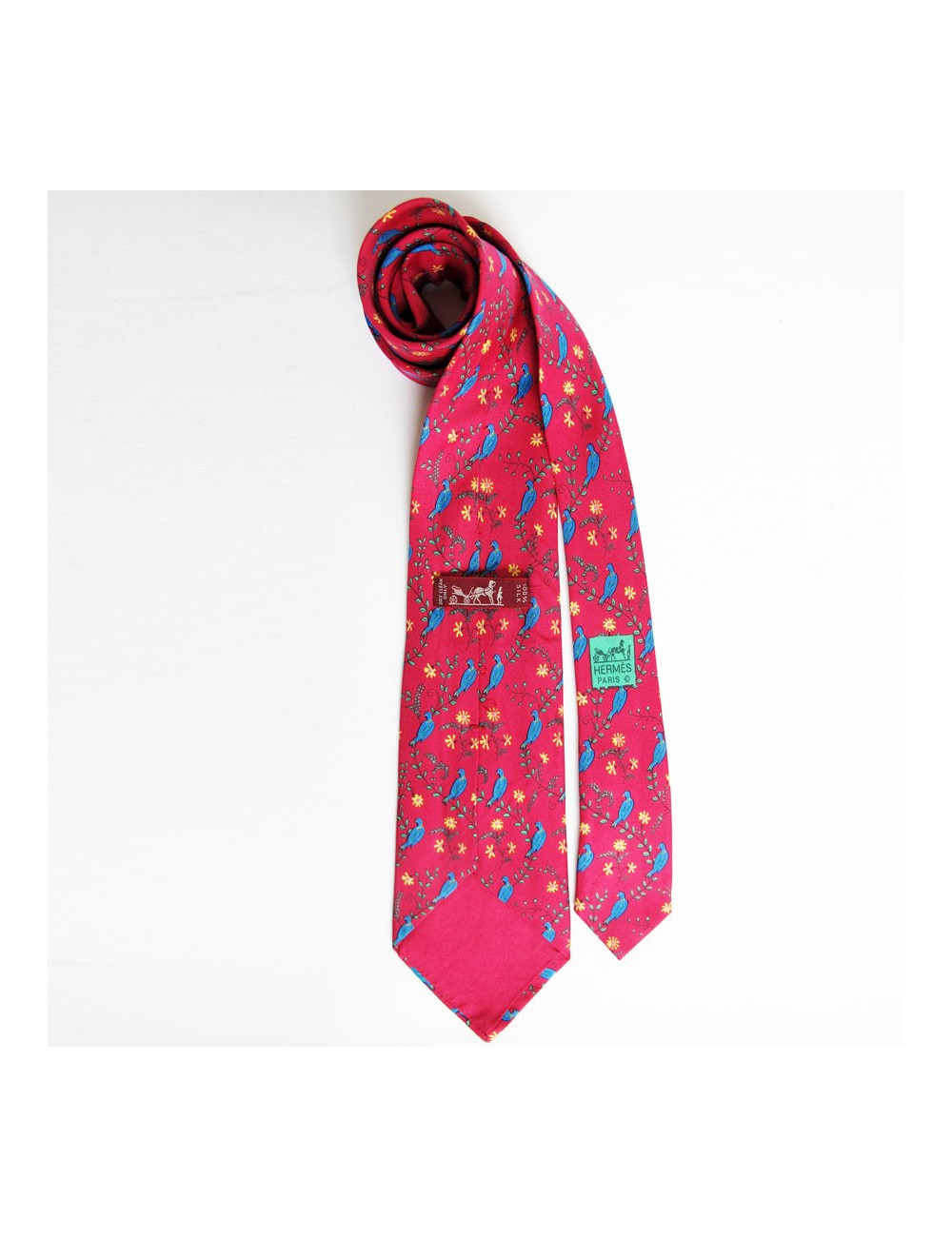 Cravate HERMES en soie rose motifs oiseaux