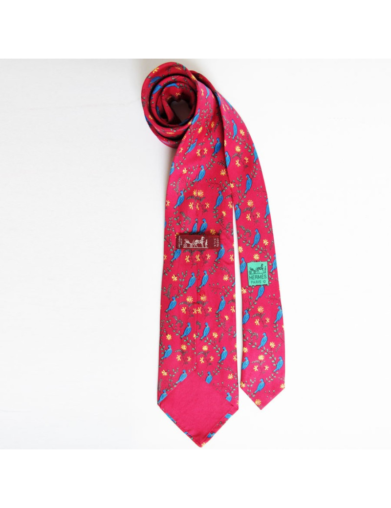 Cravate HERMES en soie rose motifs oiseaux