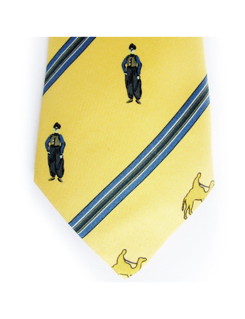 Cravate jaune Hermès avec imprimés chameaux