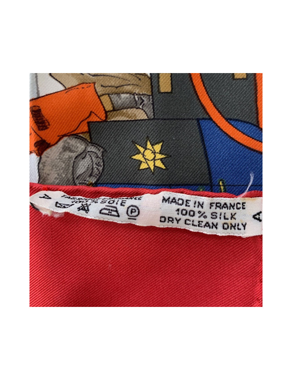 Carré HERMES L'hiver en Poste bord rouge