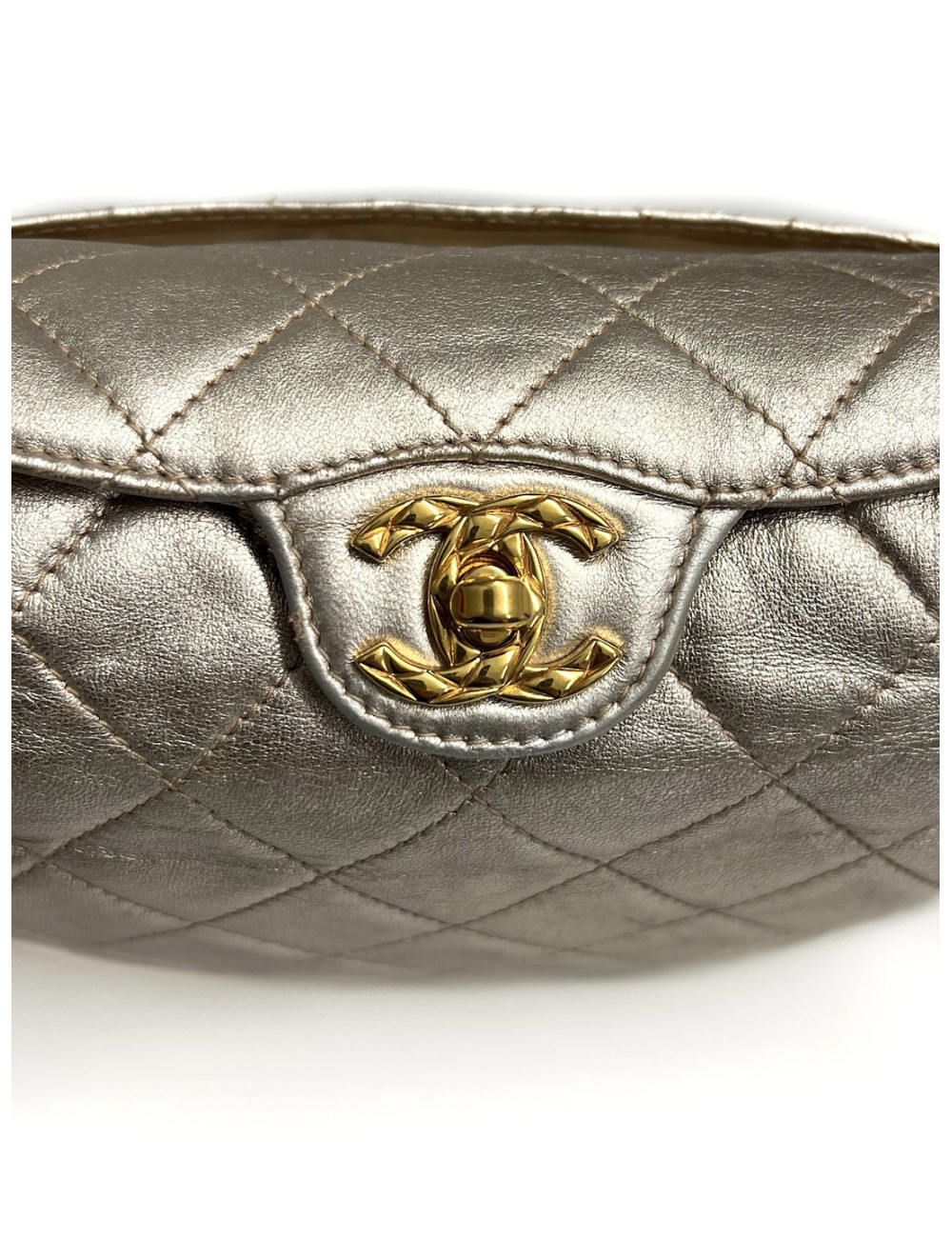 Sac doré CHANEL matelassé