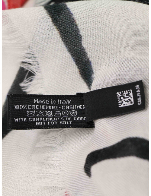 Châle Chanel en cachemire Tweed 2023 issu de la collection Cruise 2023