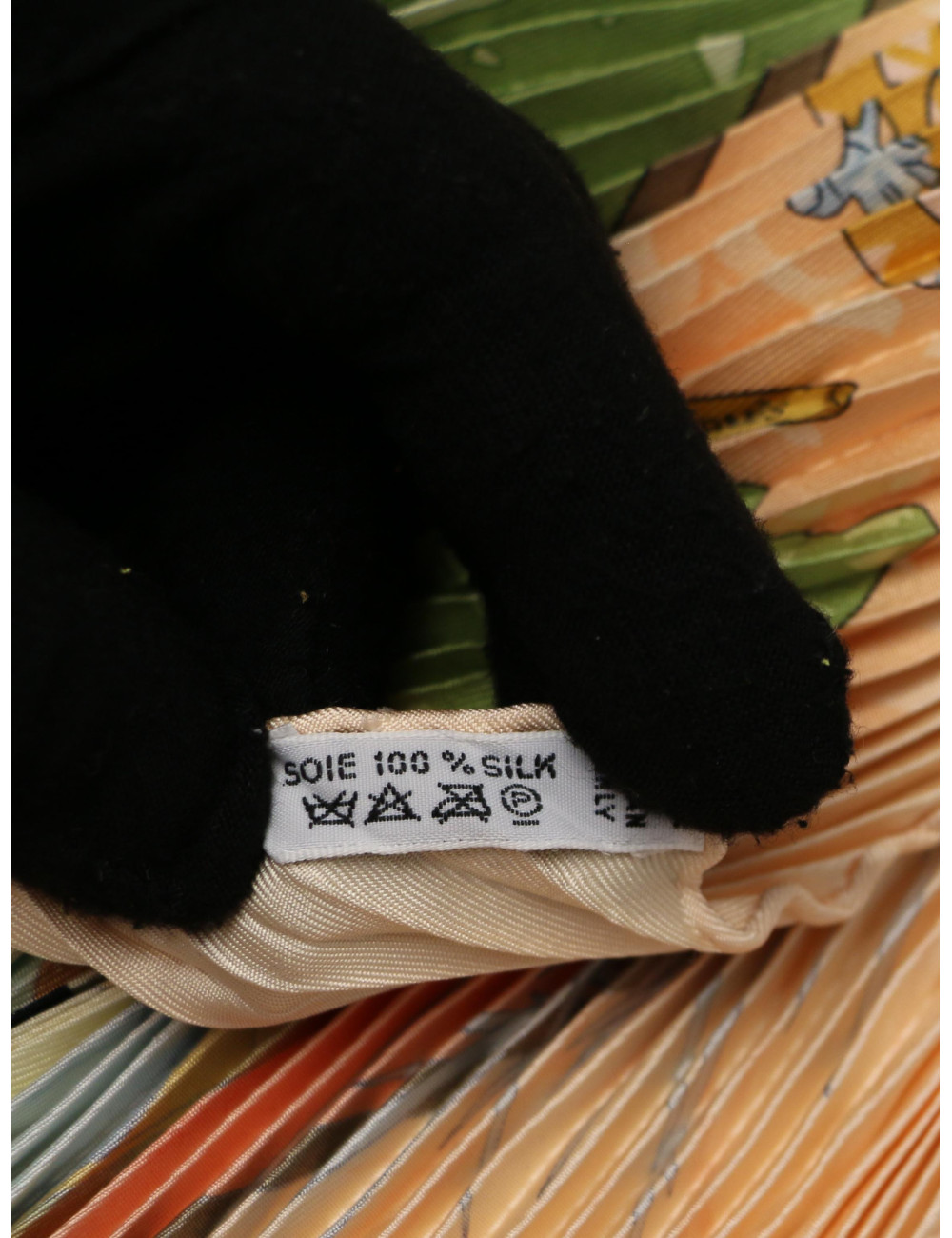 Plissé Hermès Marché flottant du lac Inlé par Dimitri Rybaltchenko