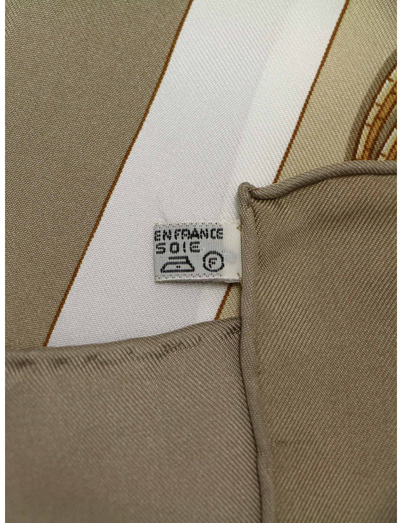 Carré HERMES Cheval Turc beige