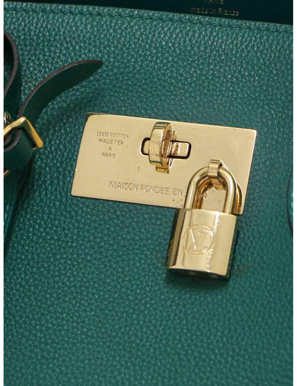 Sac Milla Louis Vuitton cuir grainé vert : certifié authentique