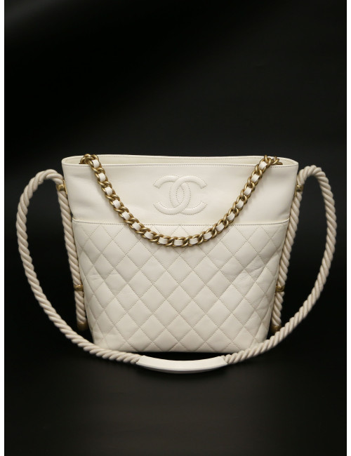 Sac Hobo CHANEL cuir de veau froissé blanc