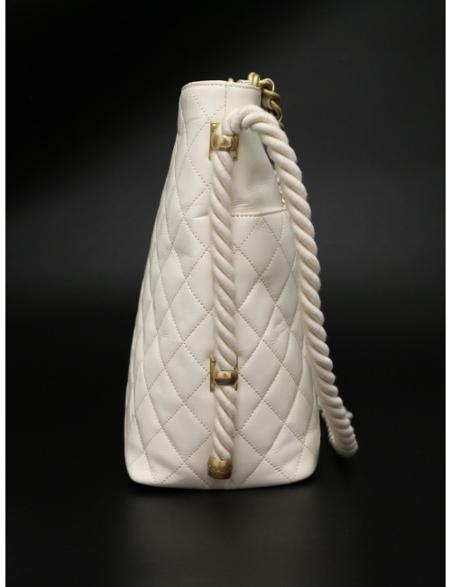 Sac Hobo CHANEL cuir de veau froisé