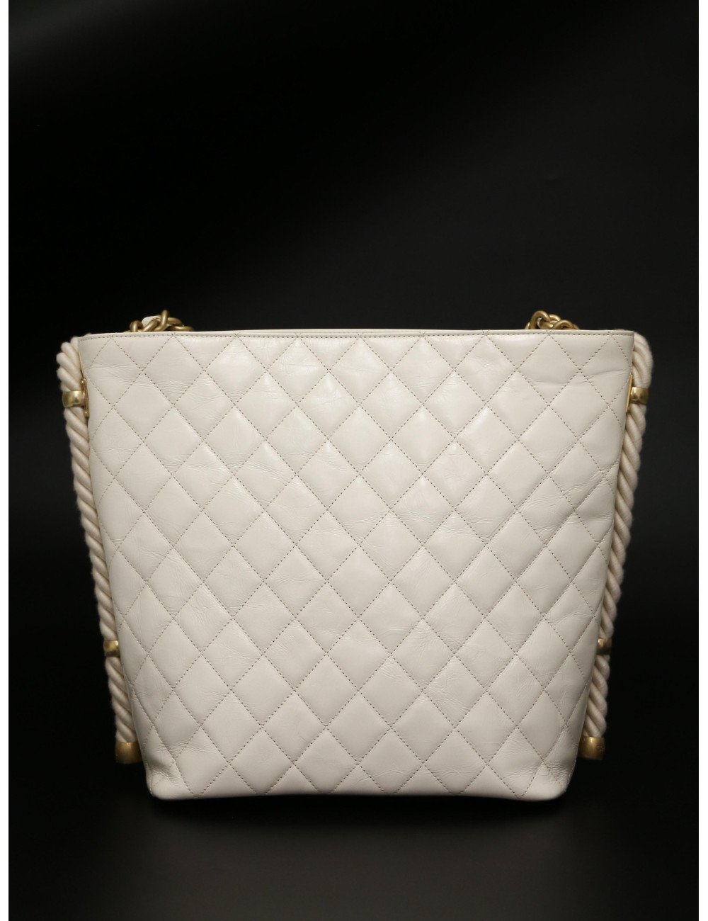 Sac Hobo CHANEL cuir de veau froisé