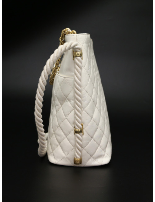 Sac Hobo CHANEL cuir de veau froissé blanc
