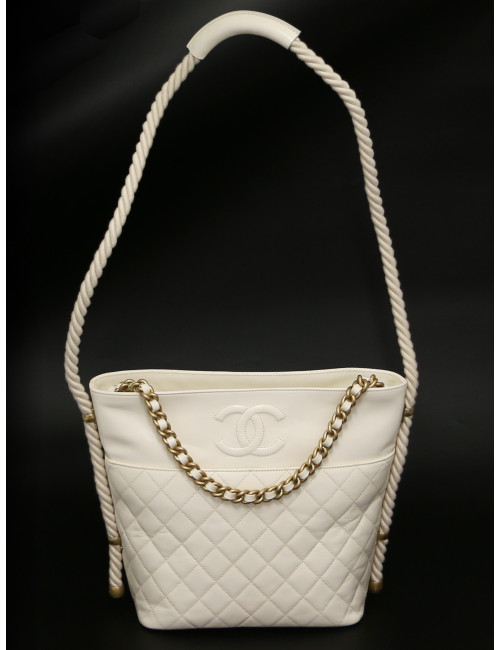 Sac Hobo CHANEL cuir de veau froissé blanc