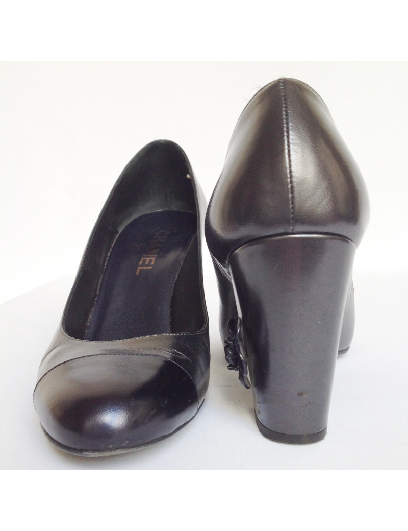 Escarpins CHANEL  T39.5 bicolores