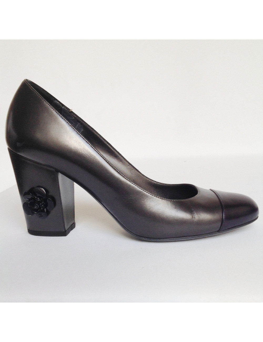 Escarpins CHANEL  T39.5 bicolores