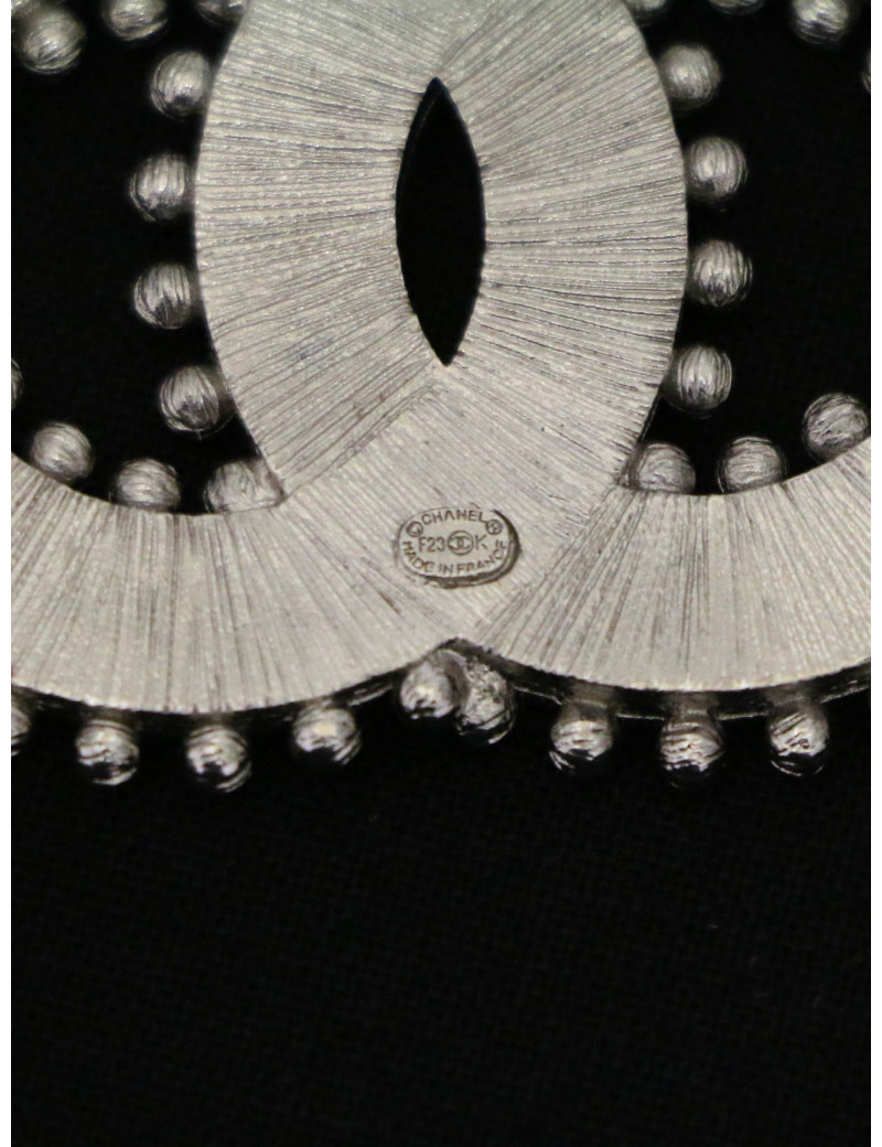 Broche CHANEL CC émail noir et argent