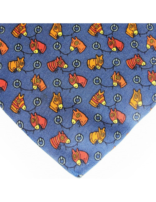 Cravate HERMES en soie bleu motifs chevaux