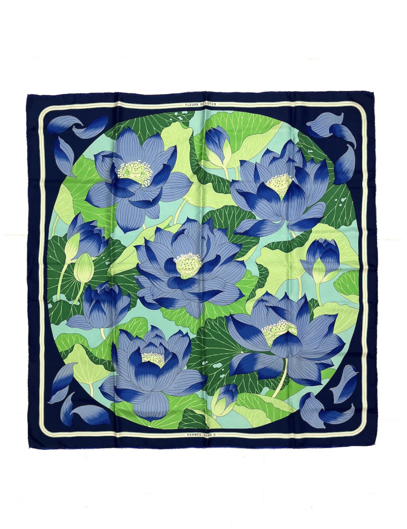 Carré HERMES Fleurs de lotus bleu