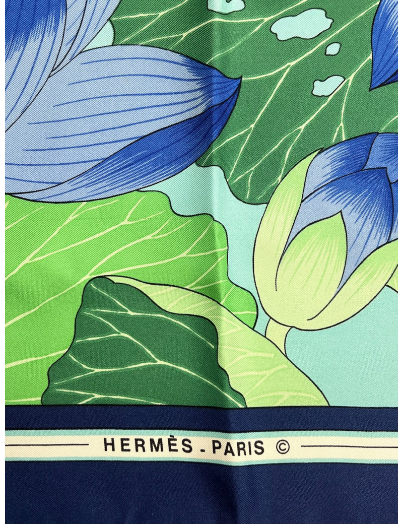 Carré HERMES Fleurs de lotus bleues
