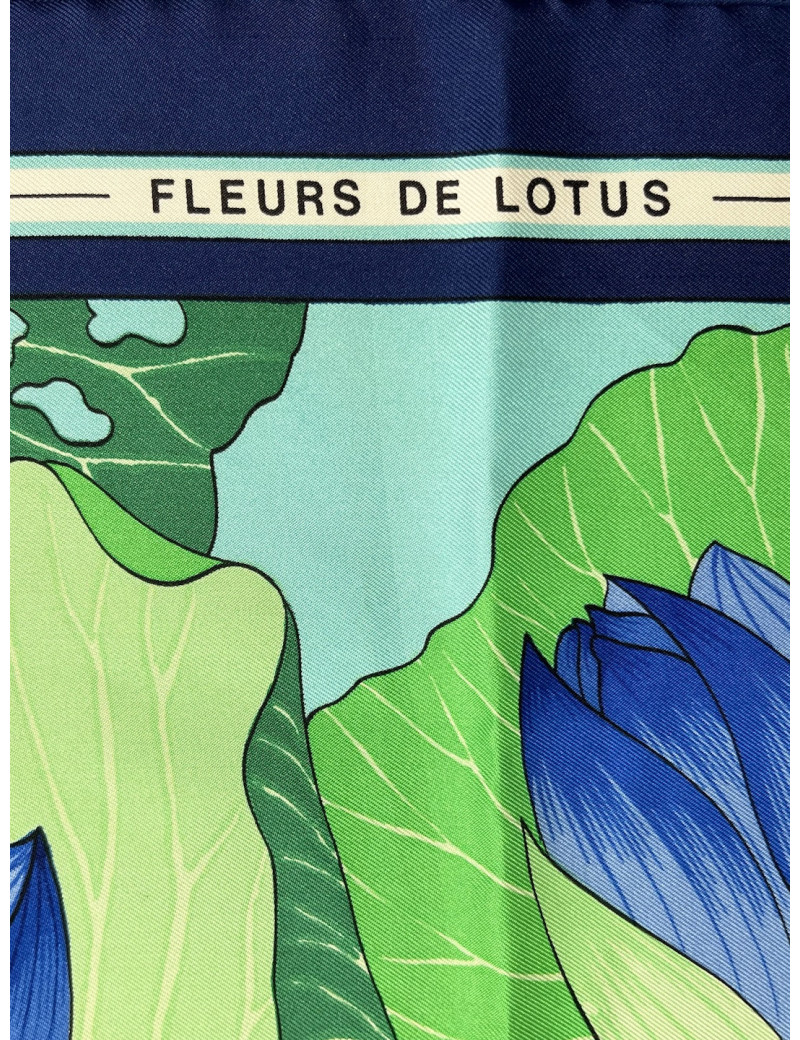 Carré HERMES Fleurs de lotus bleues