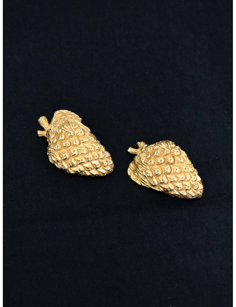 DOMINIQUE AURIENTIS boucles d'oreille pomme de pin