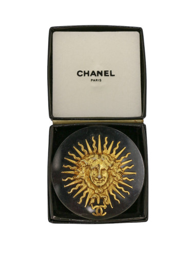 Broche CHANEL Haute Couture en lucite 2