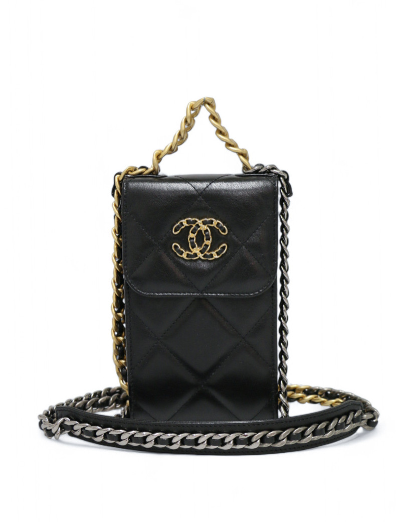Sac téléphone Chanel cuir caviar issu de la collection 19 disponible
