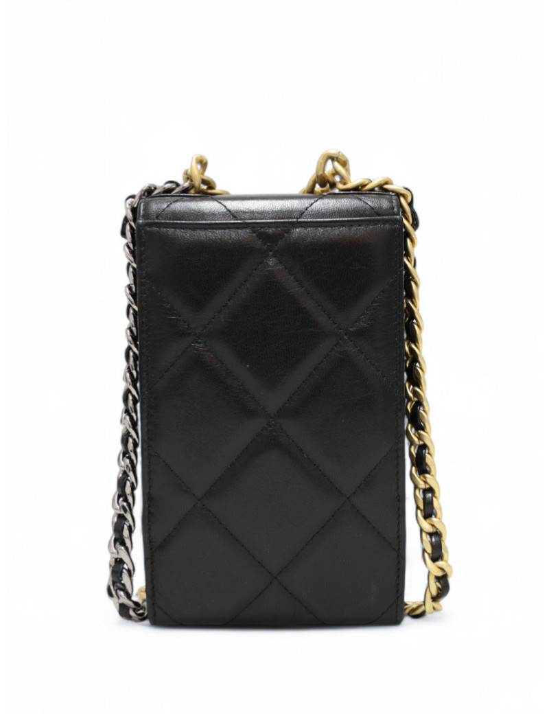 Sac téléphone Chanel cuir caviar issu de la collection 19 disponible