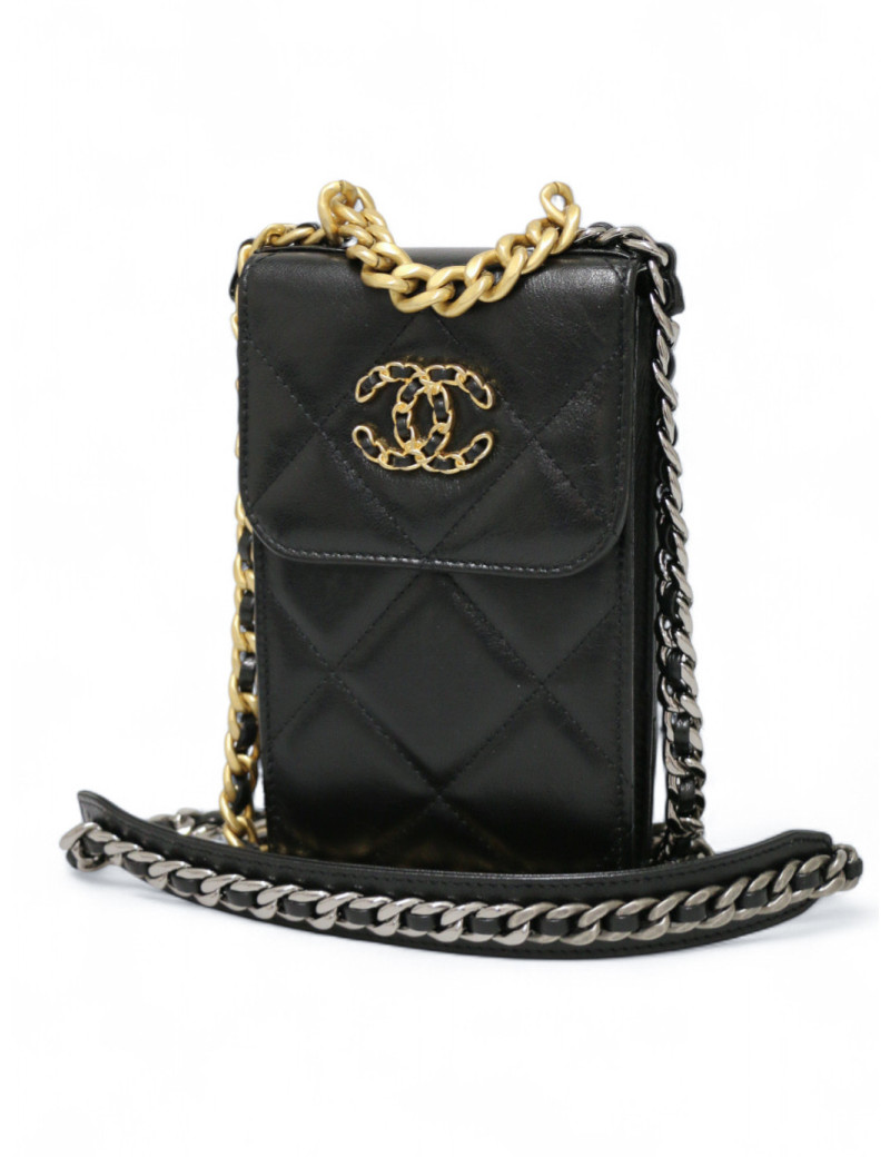 Sac téléphone Chanel cuir caviar issu de la collection 19 disponible
