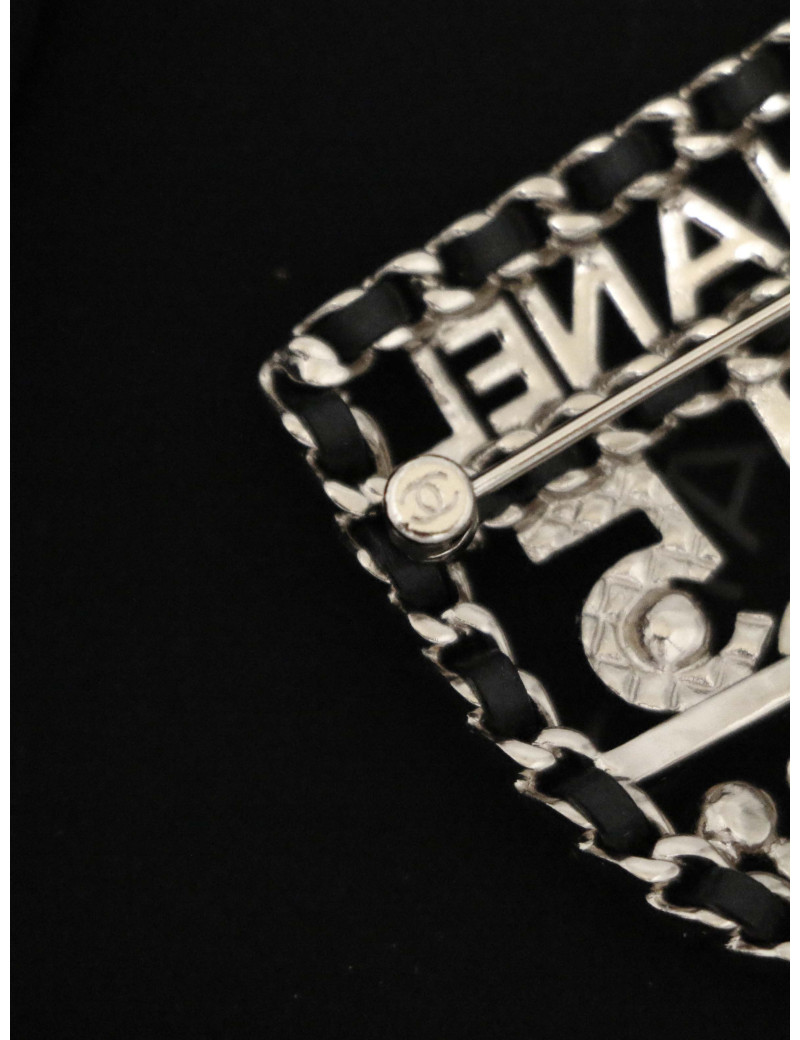 Broche CHANEL Ecusson doré