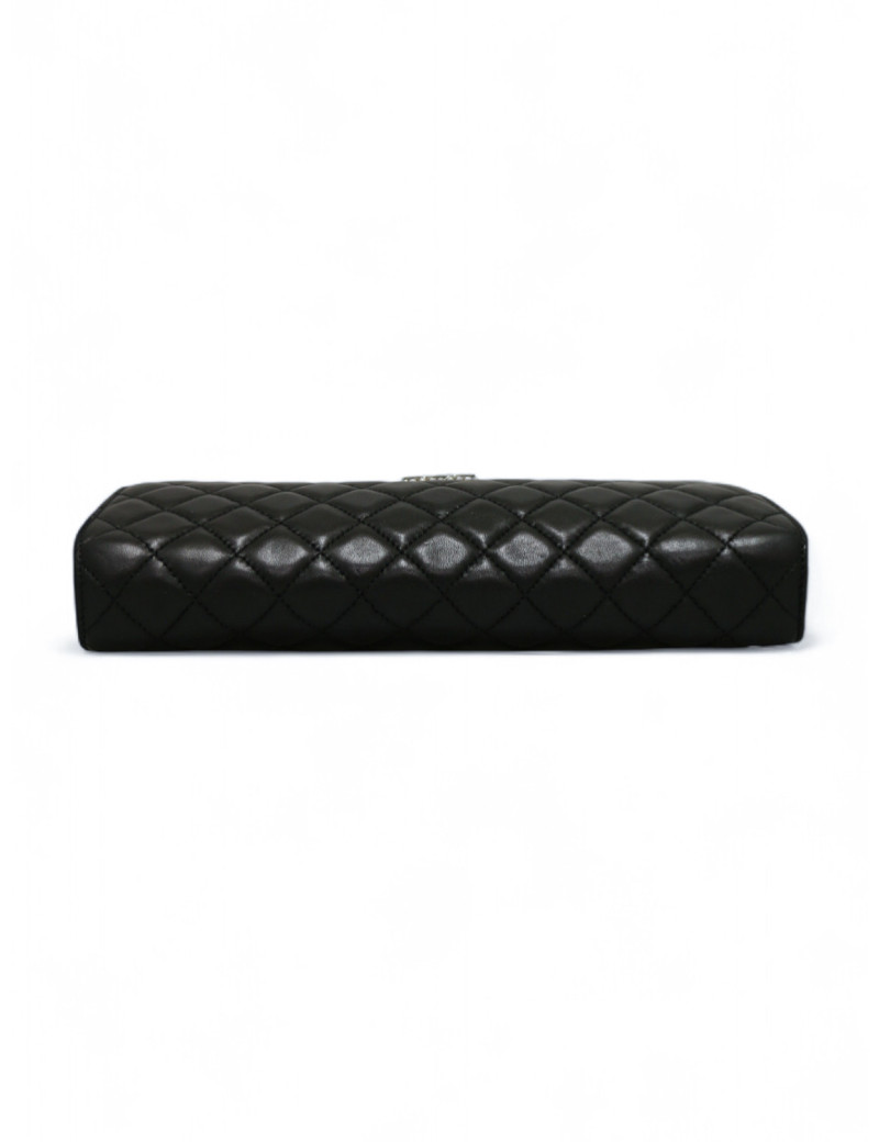 Sac pochette CHANEL uir d'agneau noir