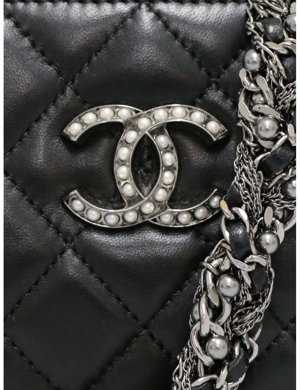 Sac pochette CHANEL uir d'agneau noir