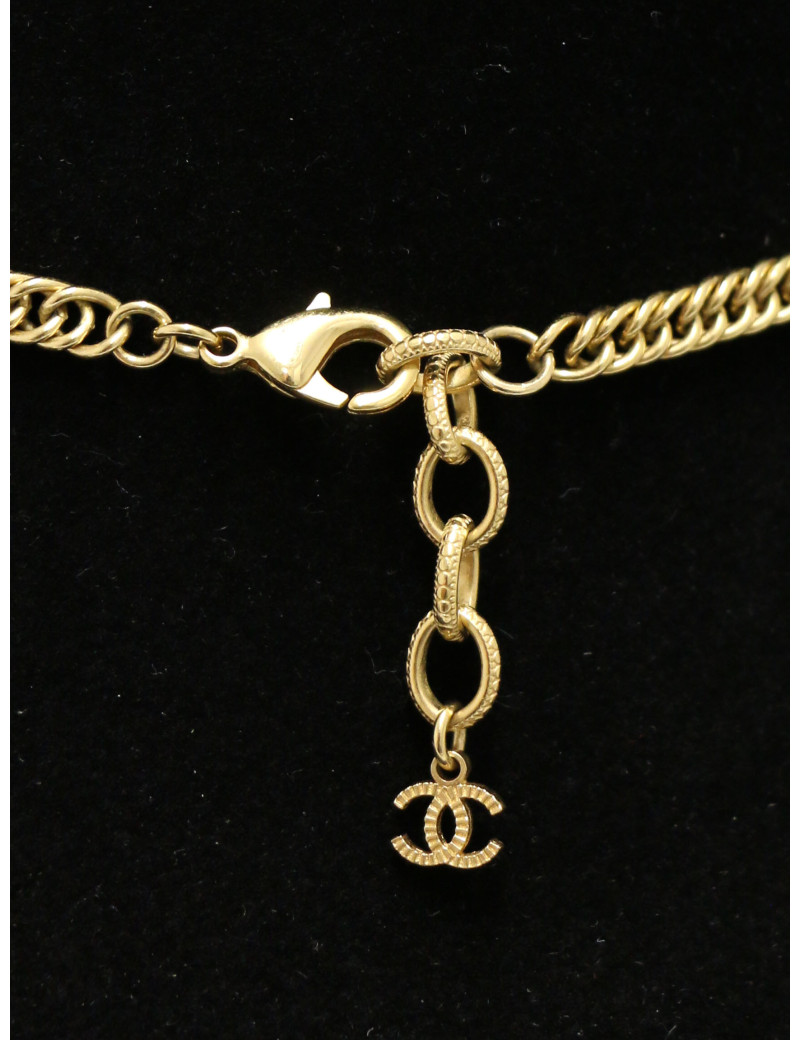 Collier CHANEL plaque CC doré