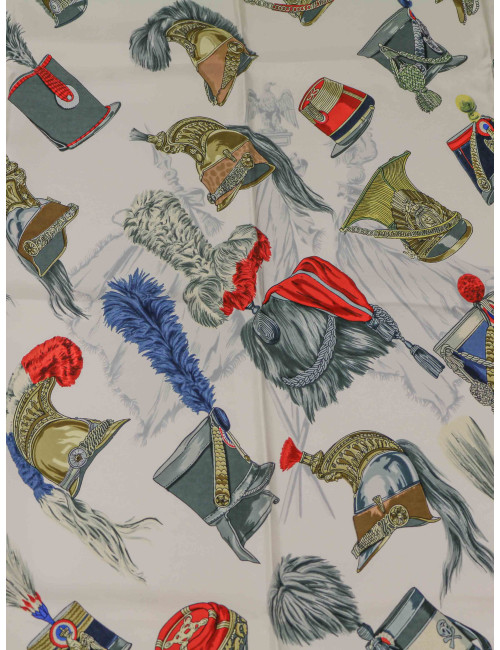 Carré HERMES Coiffures militaires